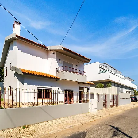 Casa de Férias Whome Tranquil Getaway In The Hills Of *