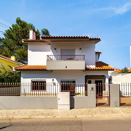Casa de Férias Whome Tranquil Getaway In The Hills Of